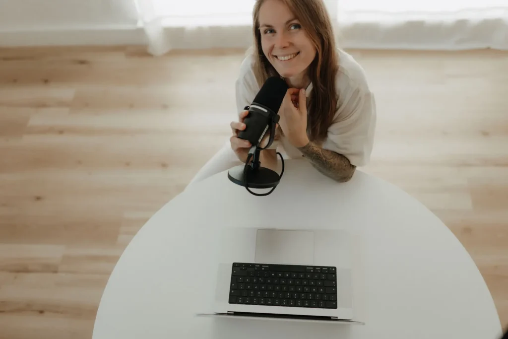 Linda mit Mikrofon