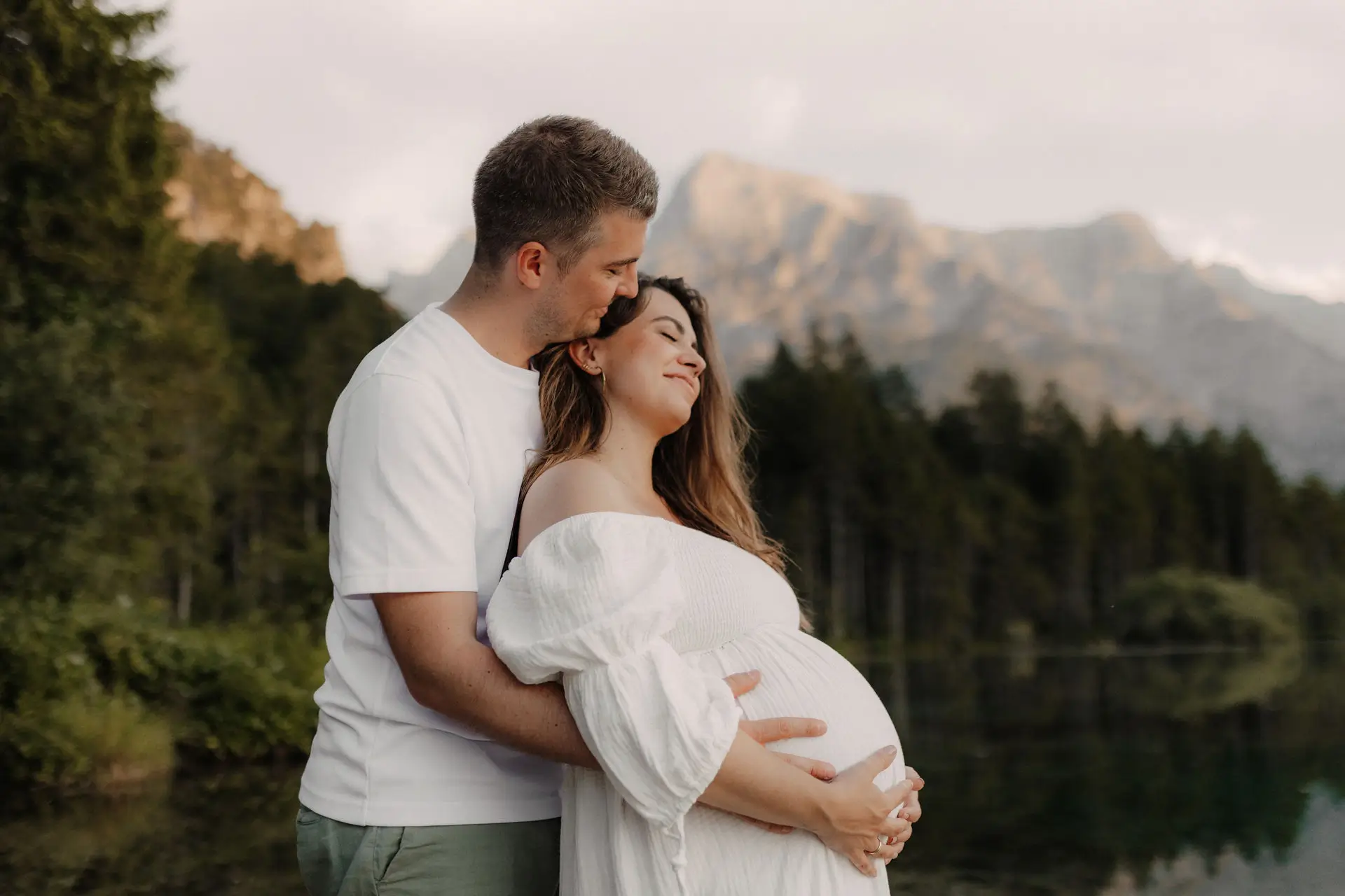 Babybauch-Shooting am Bergsee
